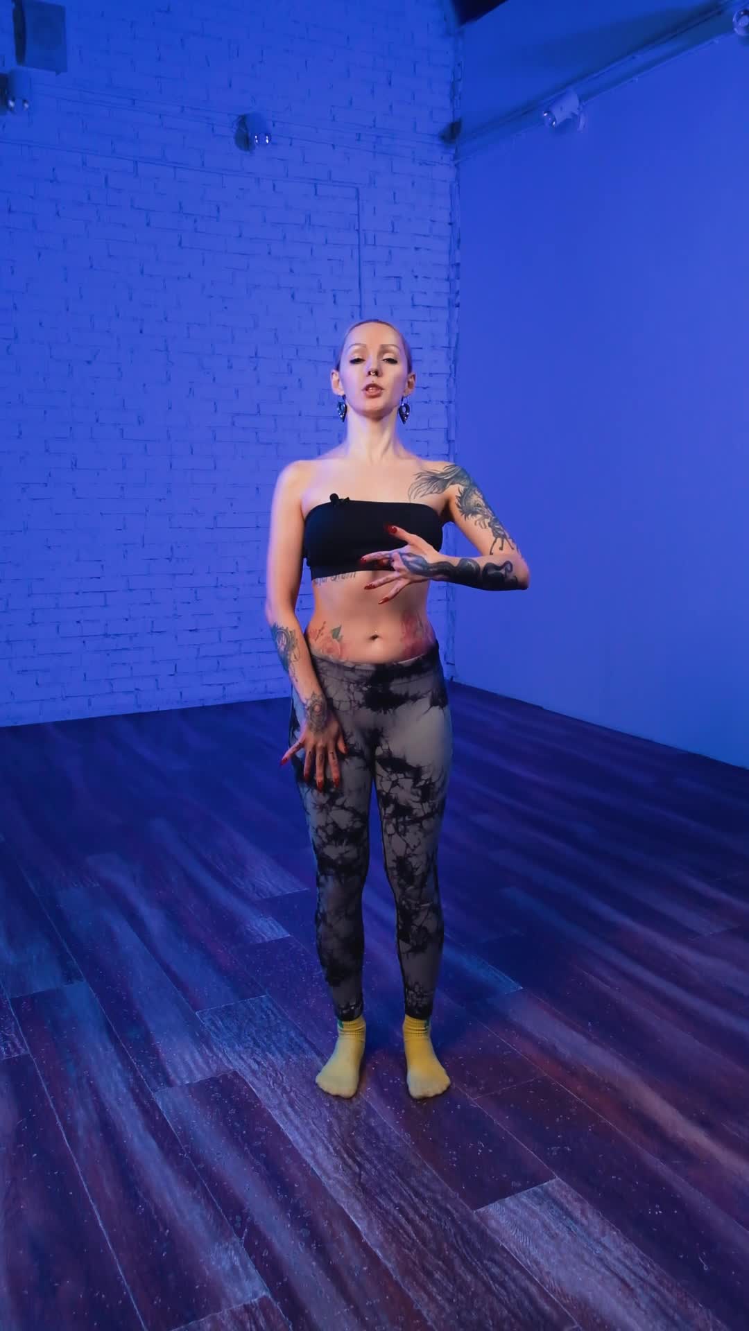 3. Разбор круговых движений грудью и бёдрами