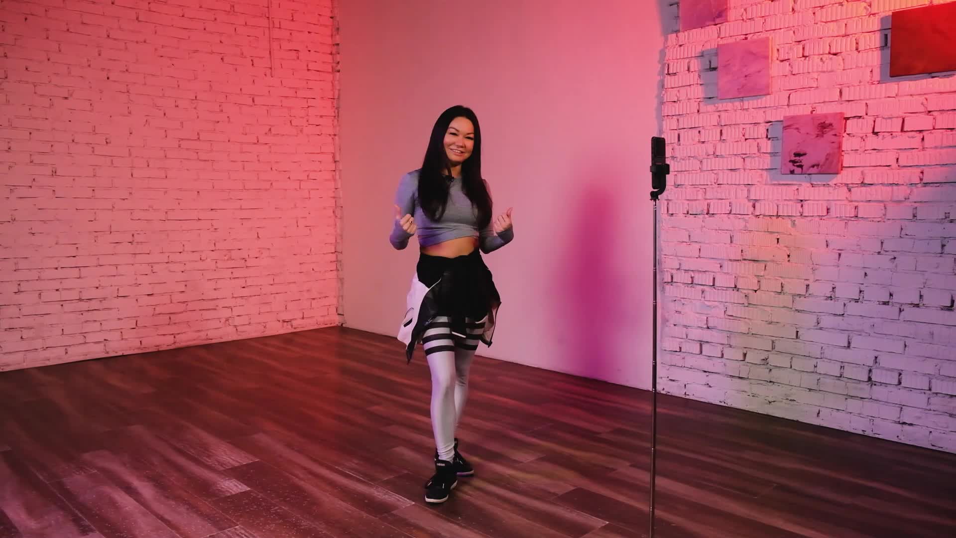 2. Живот и руки