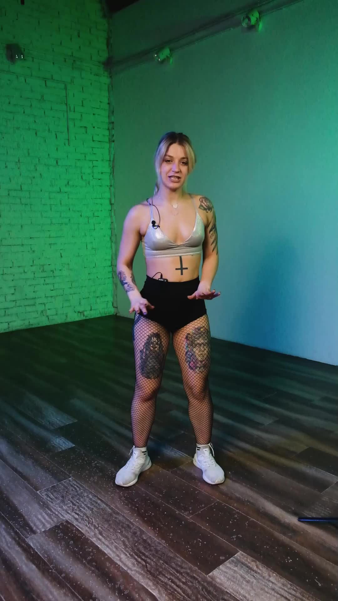 8. Техника «Тряс через колени»