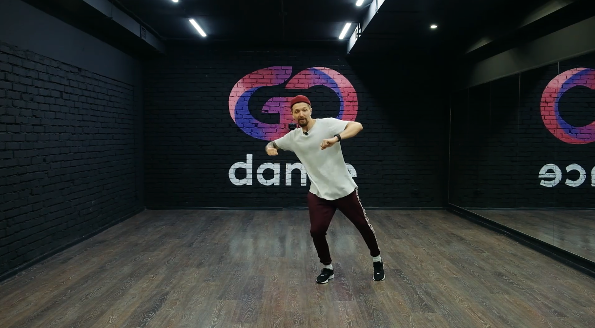 БАЗОВЫЕ ДВИЖЕНИЯ: "Cross Step" + "Смотрю на часы"