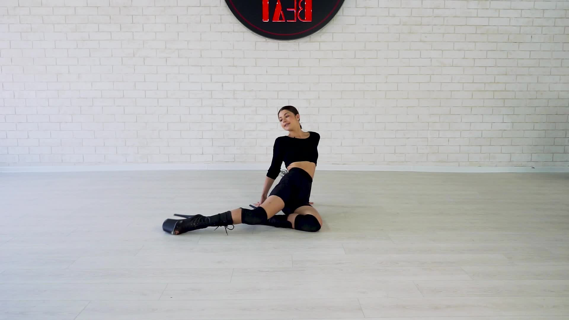 Прокрутка ноги под собой