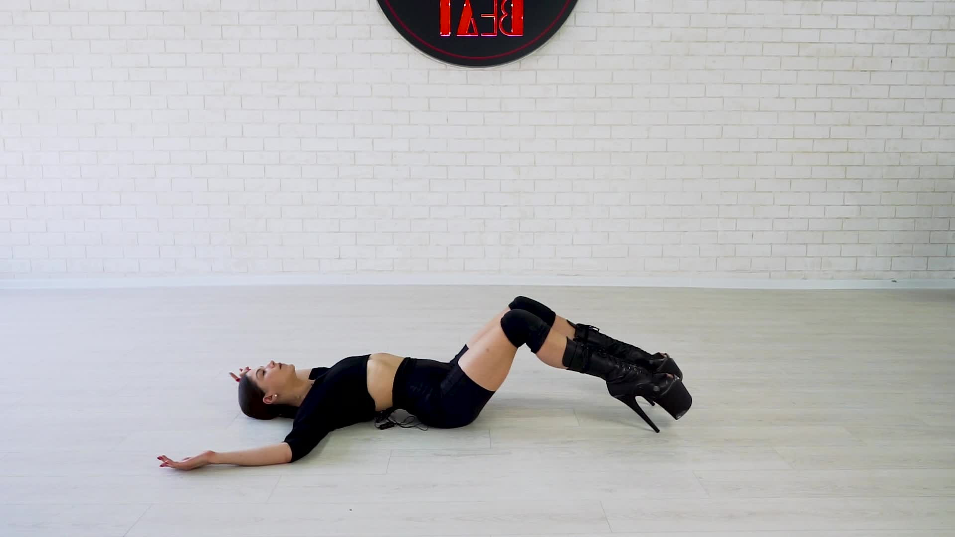 Перекат лежа