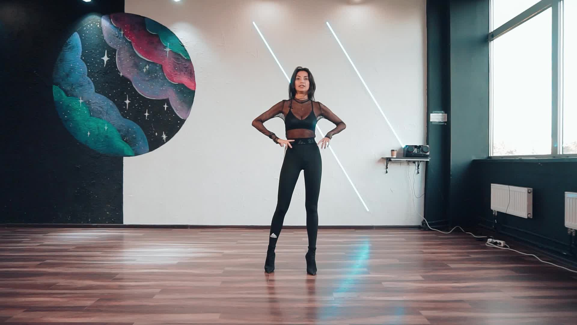 12. Как красиво присесть в танце?